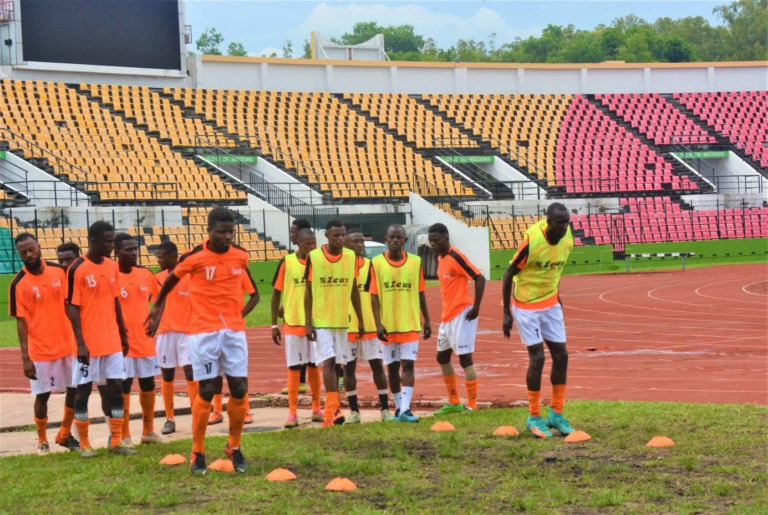 AVANT D’ENTAMER UNE NOUVELLE ANNÉE, CHAQUE FOOTBALLEUR AMATEUR DOIT SE POSER CES QUESTIONS Avant de vouloir changer de club, de coach ou de pays, il y a une chose essentielle à faire : se regarder avec honnêteté. Le football moderne ne pardonne plus l’improvisation. Il exige de la conscience, de la structure et une vision claire.